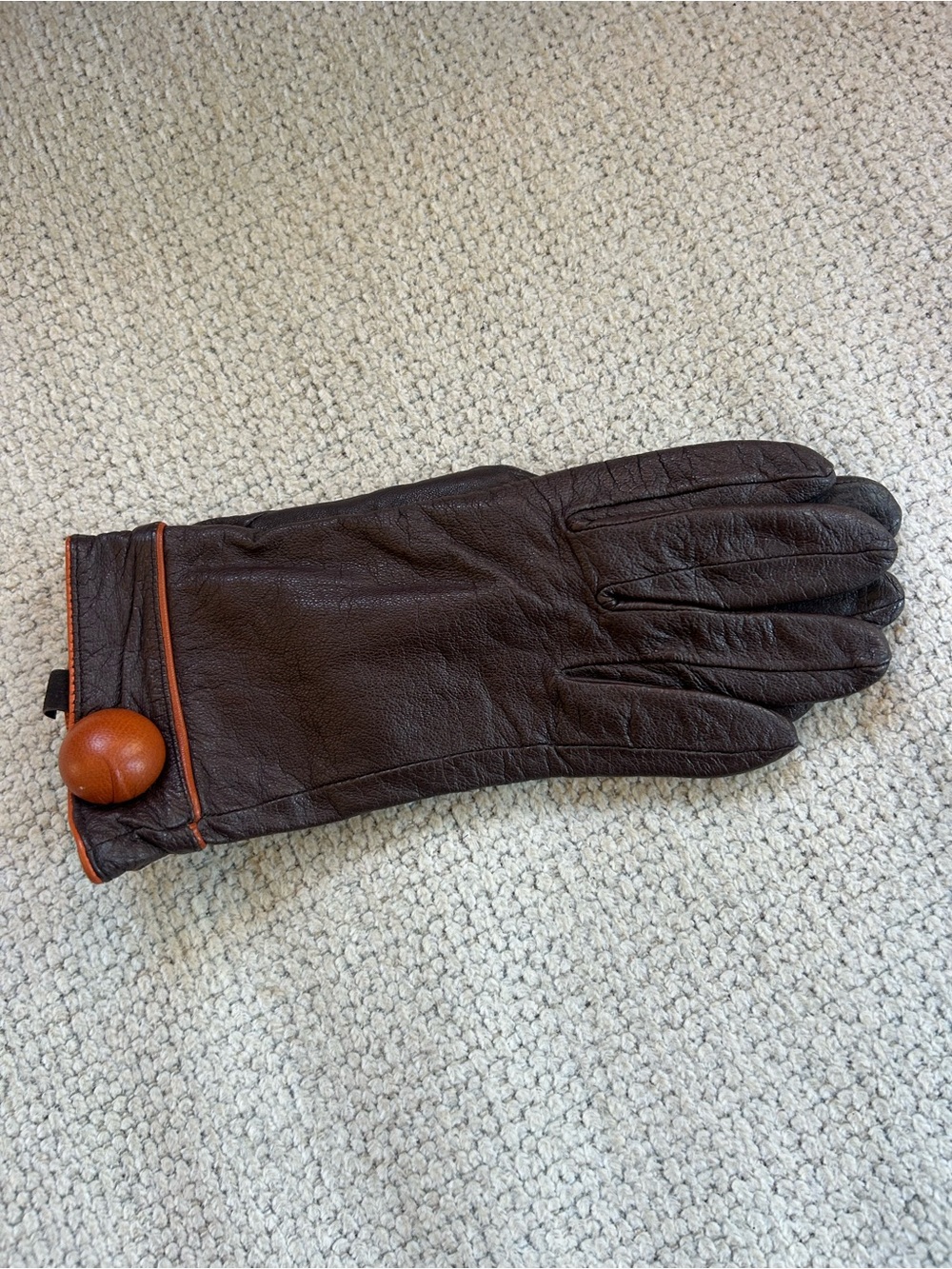 Beautiful Vintage Aldo Dark Brown Leather Gloves with orange Accent Button❤️M